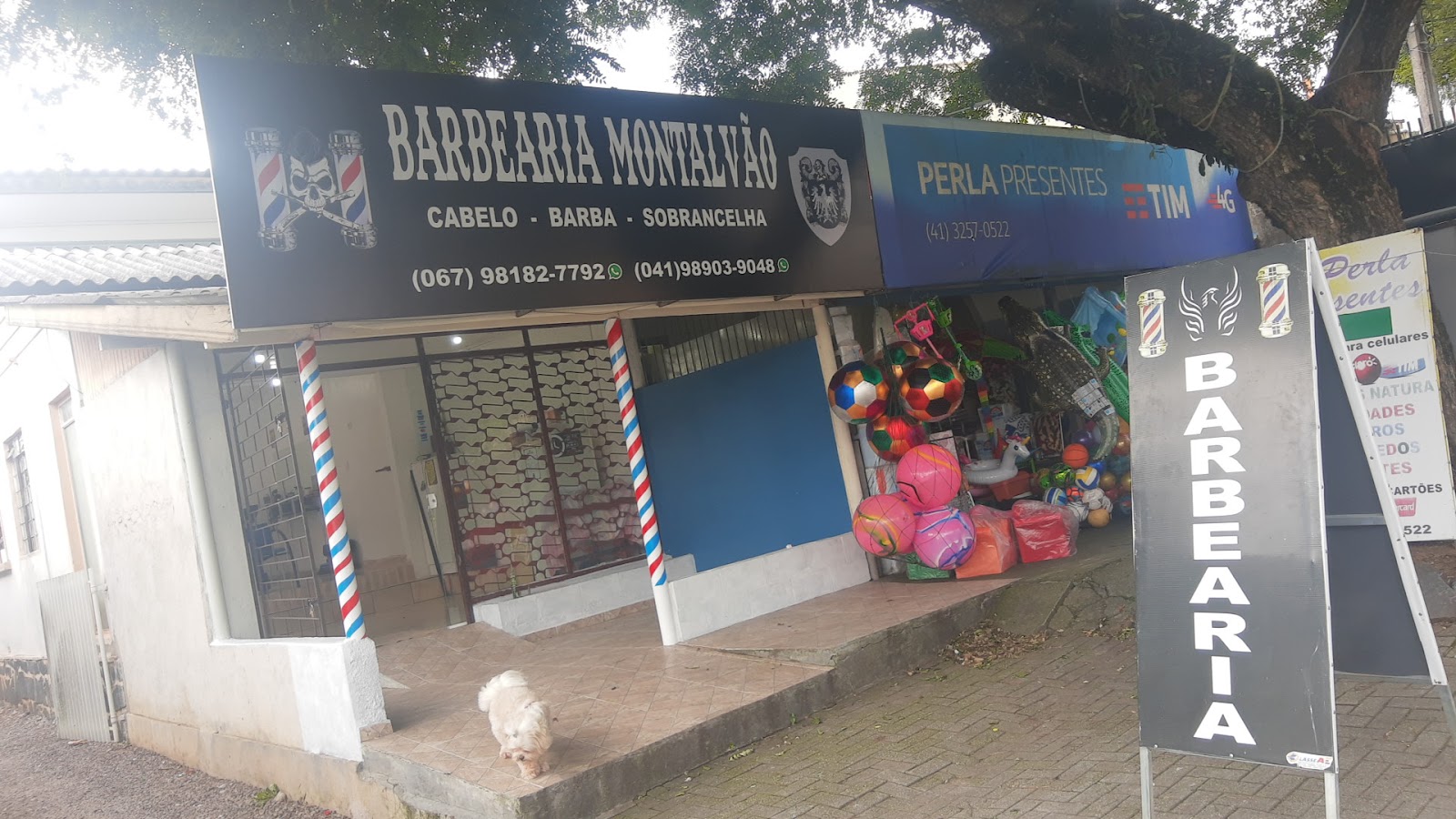 Fachada da Barbearia Montalvão, na Santa Cândida